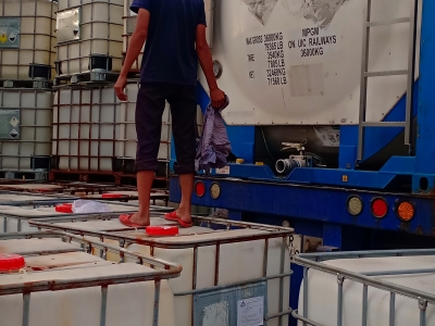 Acid Acetic (Dấm Công Nghiệp): "Hệ Đệm" Chiến Lược Để Tăng Tỷ Lệ RFT (Right First Time) Trong Dệt Nhuộm